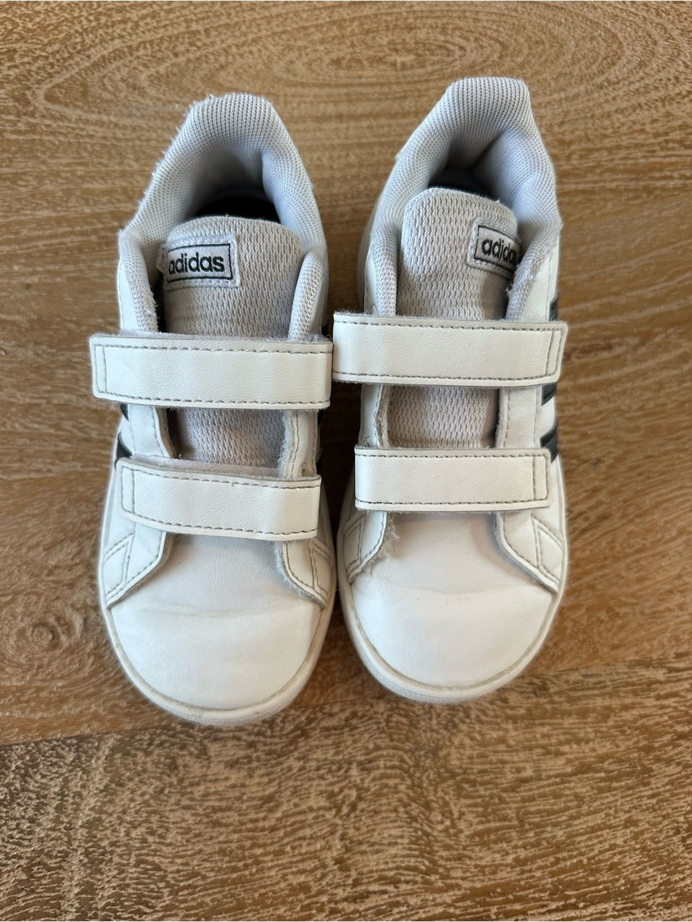 Little Boys Adidas gym shoes - Picture 2 of 5